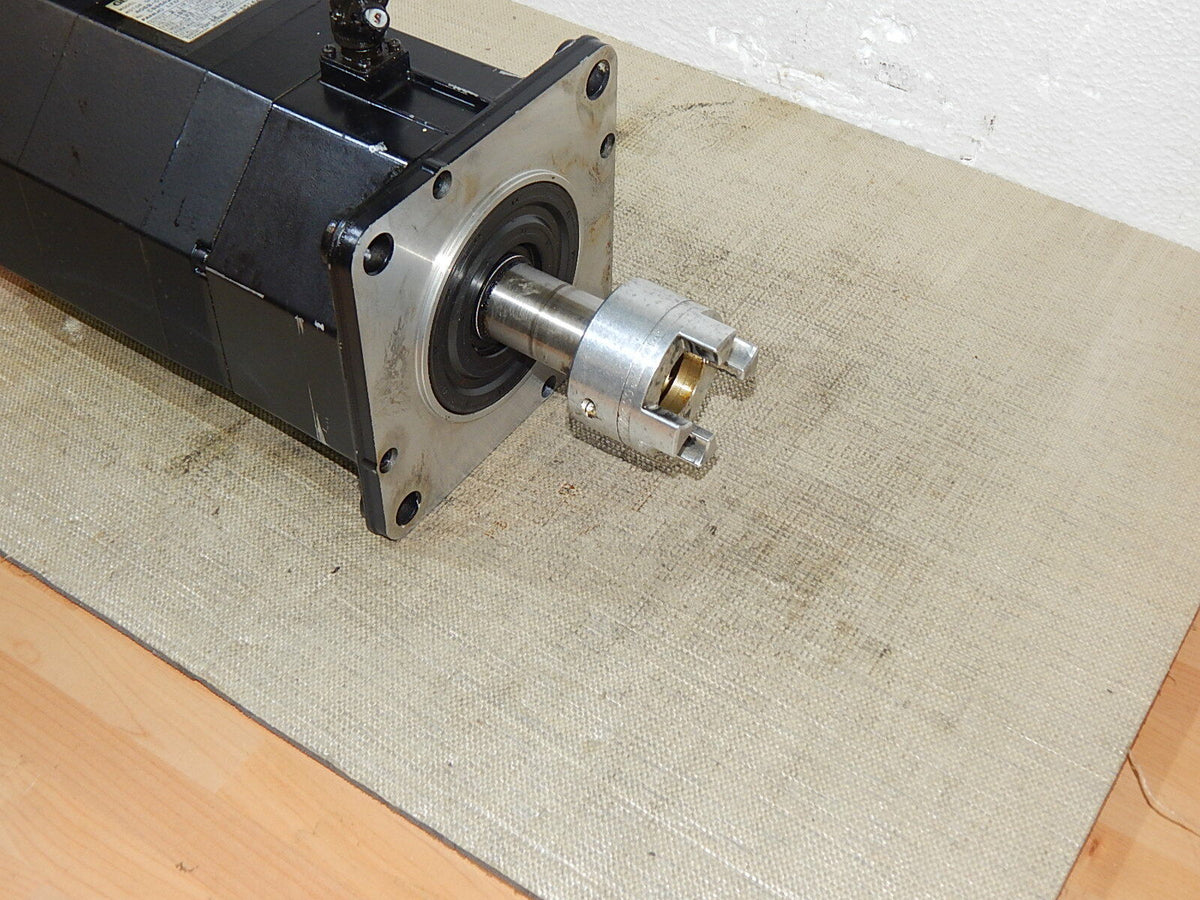 FANUC A06B-0142-B177#7008 α12/2000 AC-SERVOMOTOR USED