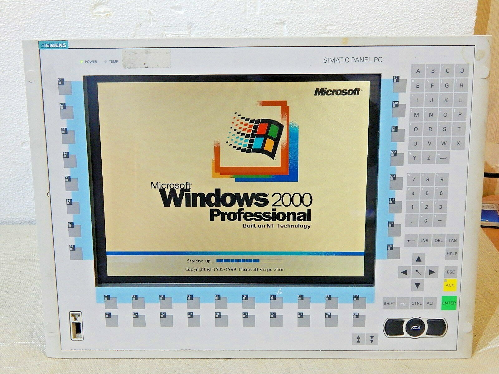  Siemens Simatic Panel PC 870  6AV7745-3CC00-1AD0  (Windos 2000) used