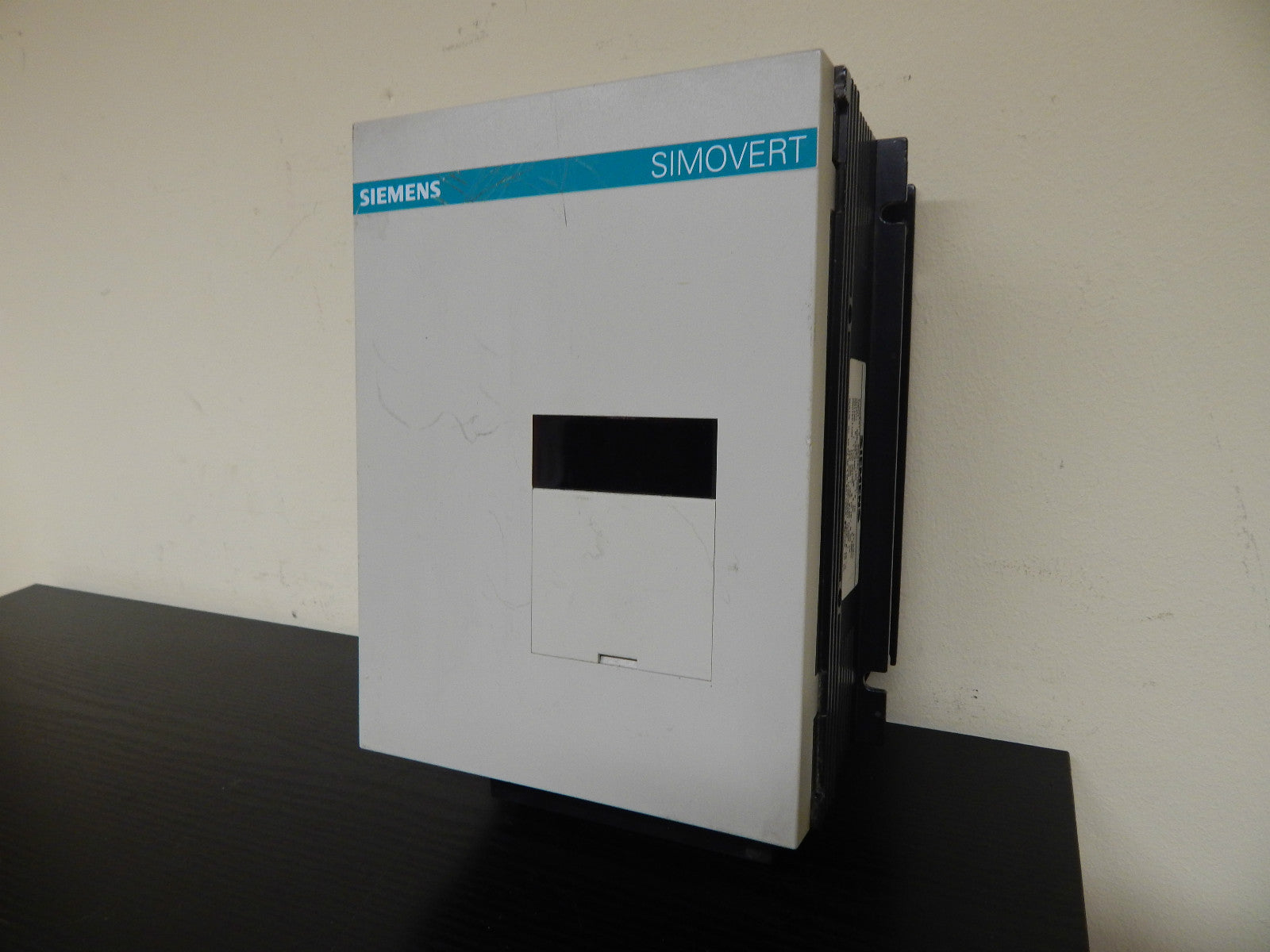 Siemens Simovert 6SE2101-1AA00 / 6SE 2101-1AA01 / 1.1kVA / 0,55kW 