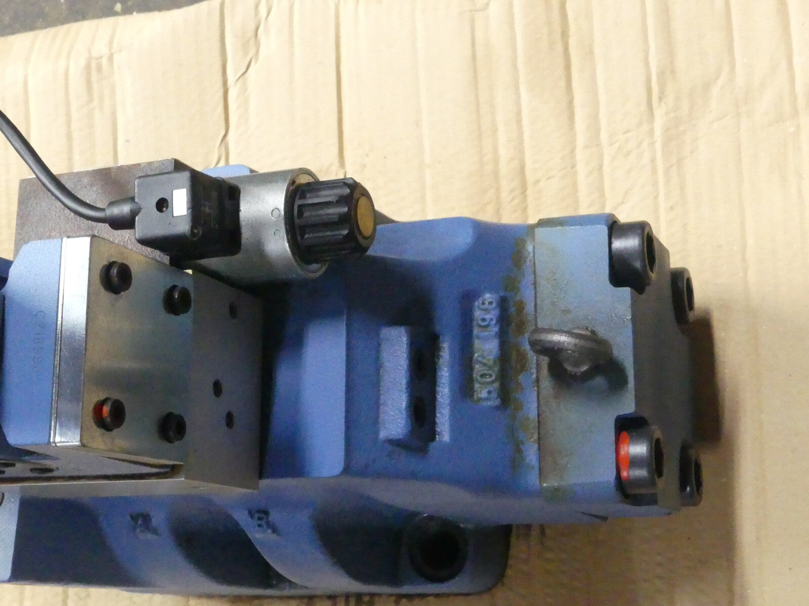 MOOG D675-0018-0001 / P15HXDW6SE92-KEK1A2 / D675P0018-0001 / G15HOWO4NE92-KEQ1A2