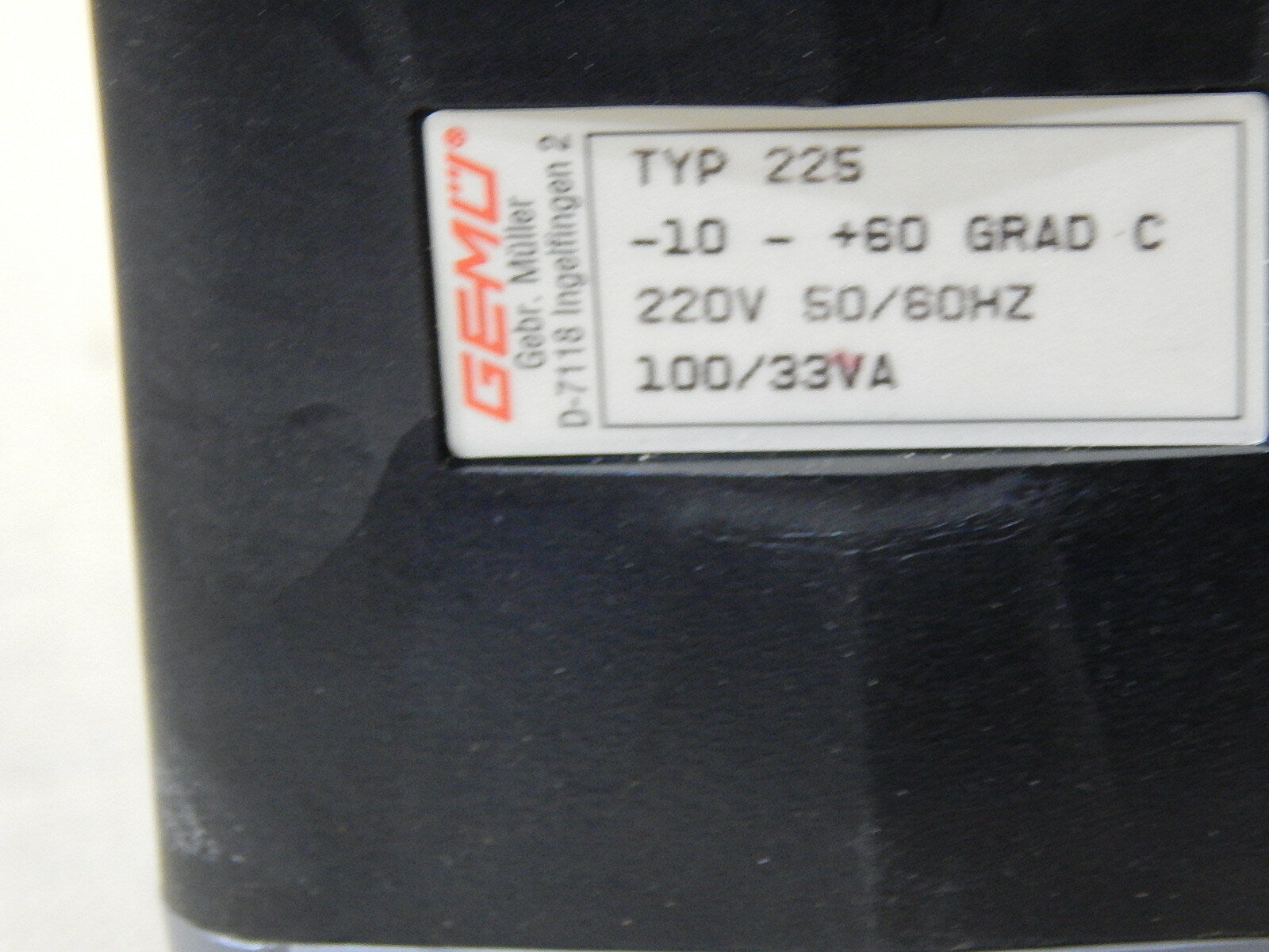 Gemü  EPDM 225   -10- +60 GRAD C Kunstoff Magnetventil  220V 50Hz/60Hz Neuwertig