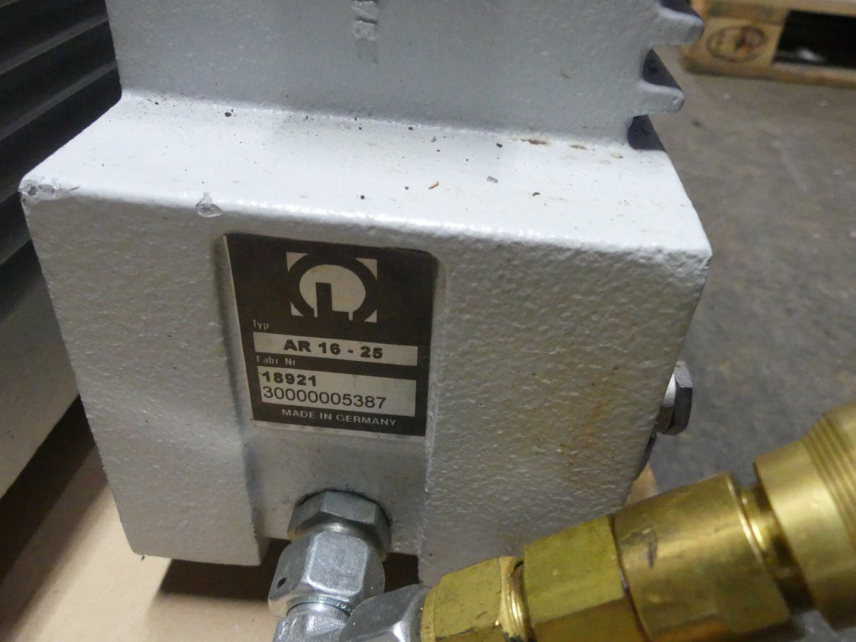 LEYBOLD VACUUM PUMP D25B + AR16-25
