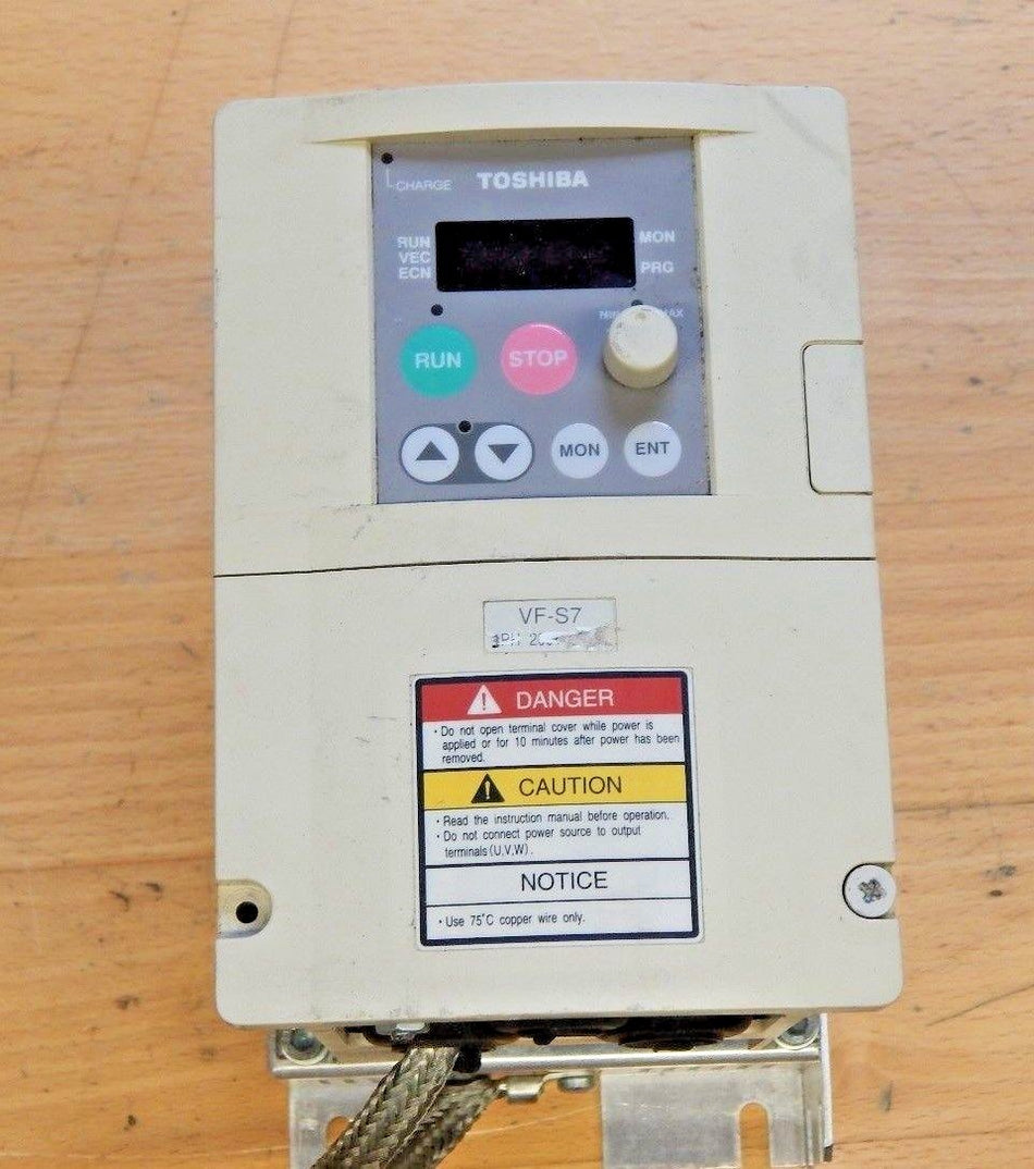 TOSHIBA Transistor Inverter VFS7-2004PY-EU// VFS72004PYEU Used