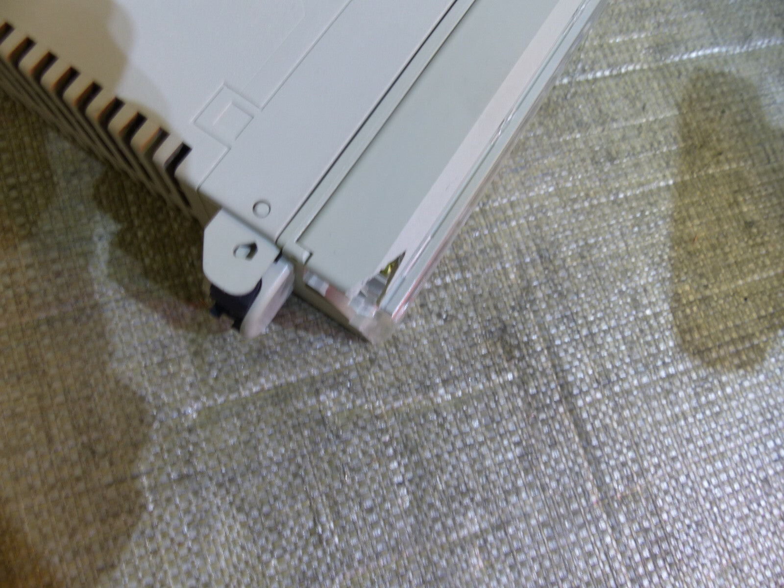 SCHNEIDER Electric TSXDEY16D2 + TSXBLY01(Die Ecke ist beschädigt) s.Bilder