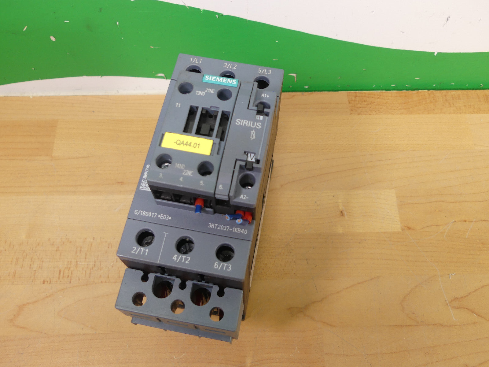 SIEMENS 3RT2037-1KB40  24V DC SIRIUS LEISTUNGSSCHÜTZ *E03* USED