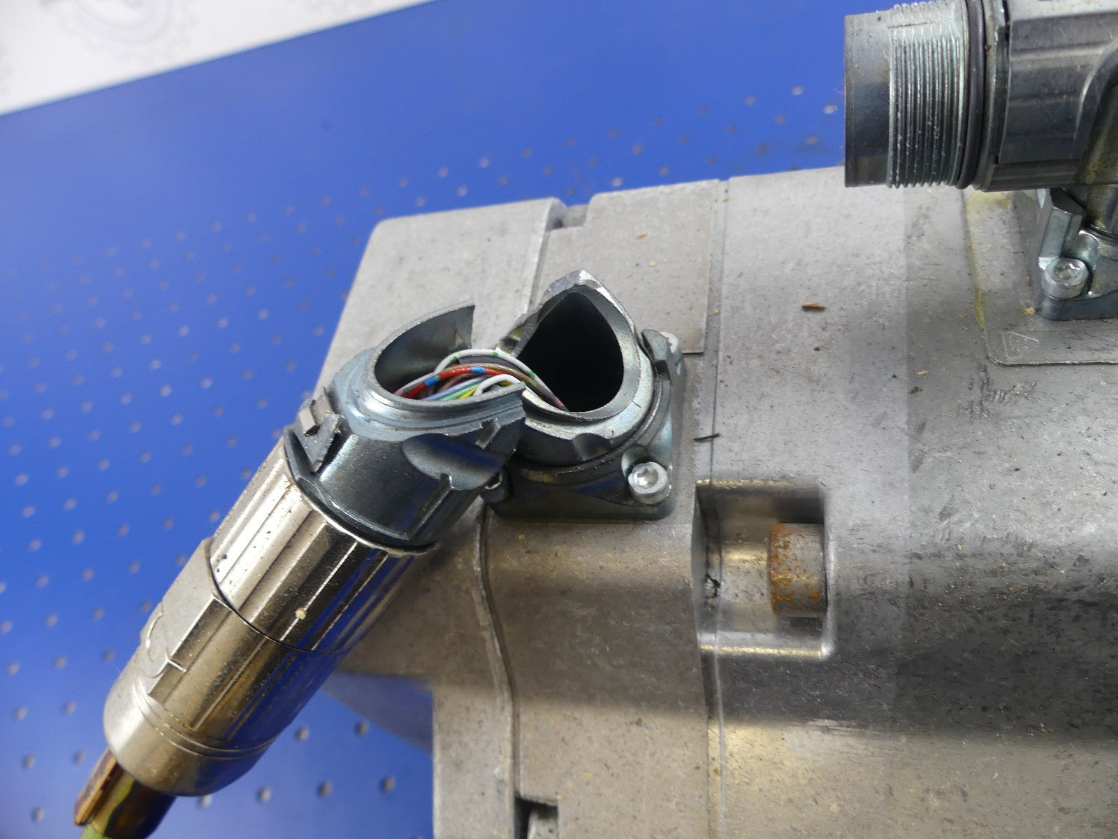 Siemens  1FK7083-5AH71-1EH0 ANSCHIUSS BESCHADIGT