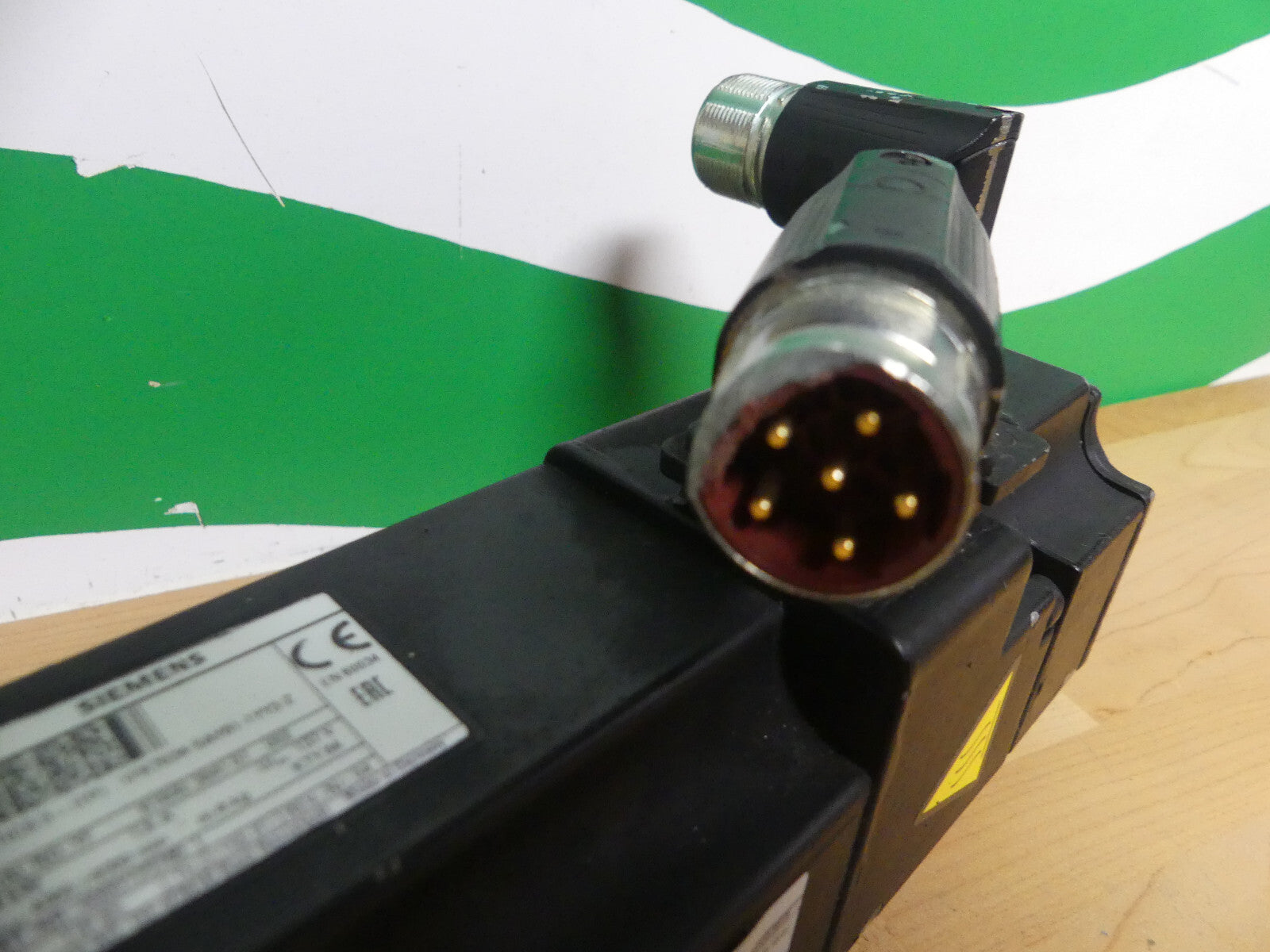 1FK7034-5AY81-1YY3-Z   SIEMENS SIMOTICS ANSCHLUSS LEICHT BESCHÄDIGT SIEHE BILDER