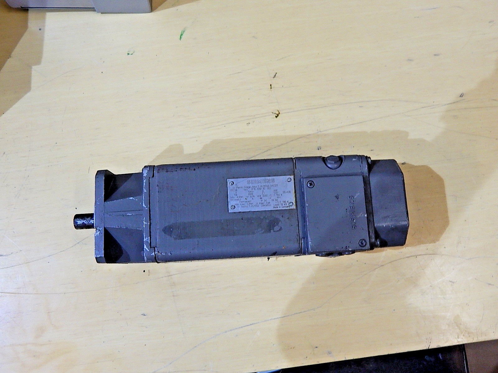 SIEMENS Permanent-Magnet-Motor  1HU3056-0AC01 Used