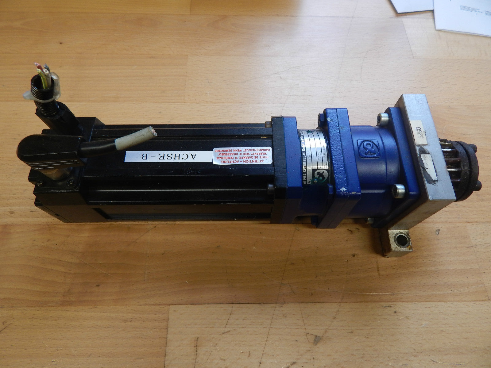 ESR Pollmeier AC-Servomotor LX320 BK R9 mit alpha getriebe 75-M1-7E