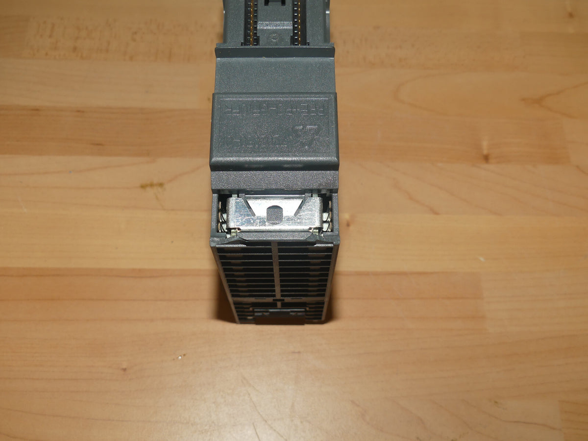 Siemens Simatic s7-300 6ES7331-7NF00-0AB0 FS:16  Leicht beschädigt s.Bilder