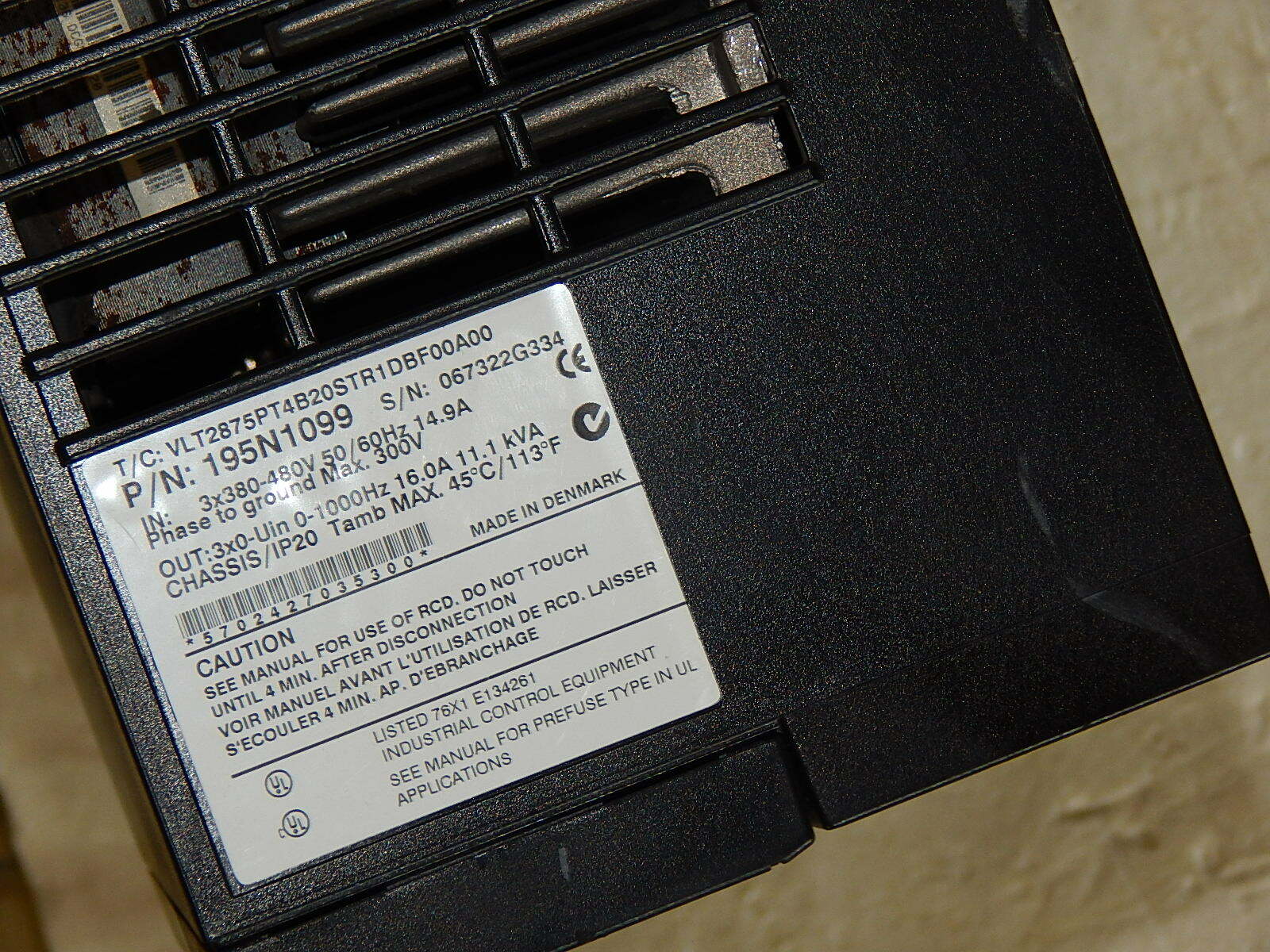 Danfoss VLT2875 VLT2875PT4B20STR1DBF00A00 195N1099 11,1kVA 400V