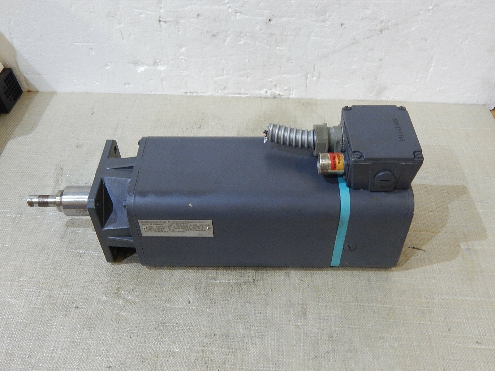 SIEMENS  3~PERMANENT MAGNET MOTOR  1FT5066 -0AF01 -2  Used