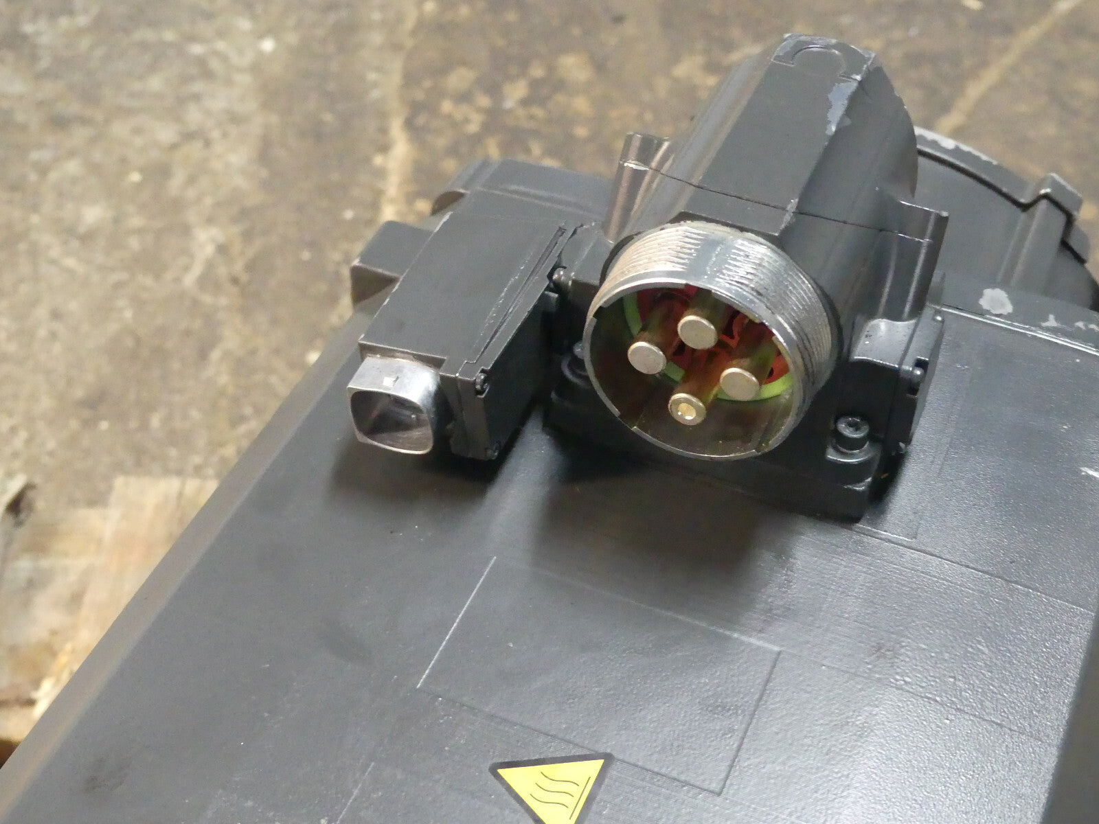 Siemens 1PH8137-1DD02-0CE1-Z (leicht beschädigt)