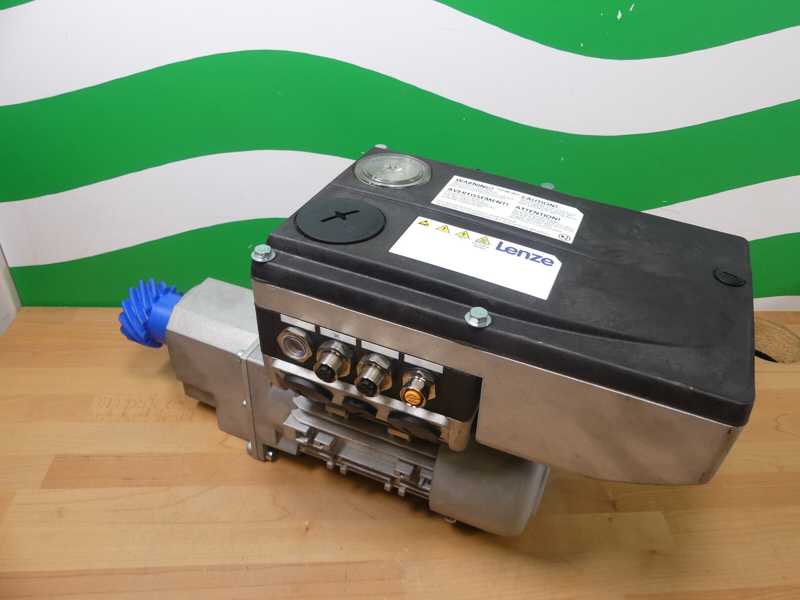 Lenze G50AH045MVCR2C00 Getriebemotor mit E84DGDVB37142PS