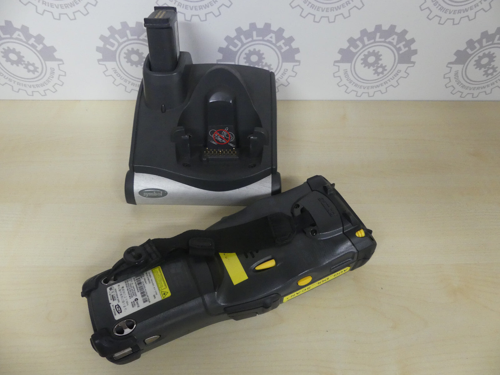 Symbol Technologies MC9090 MC9090-KUOHJFFA6WR + CRD9000-1000 Ladestation