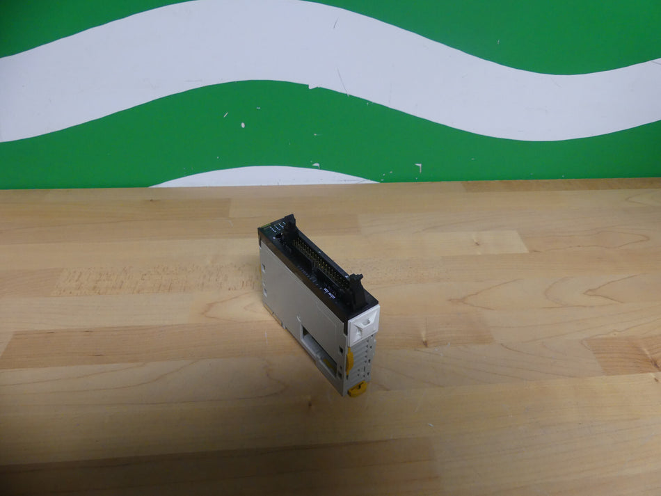 OMRON CJ1W-OD233