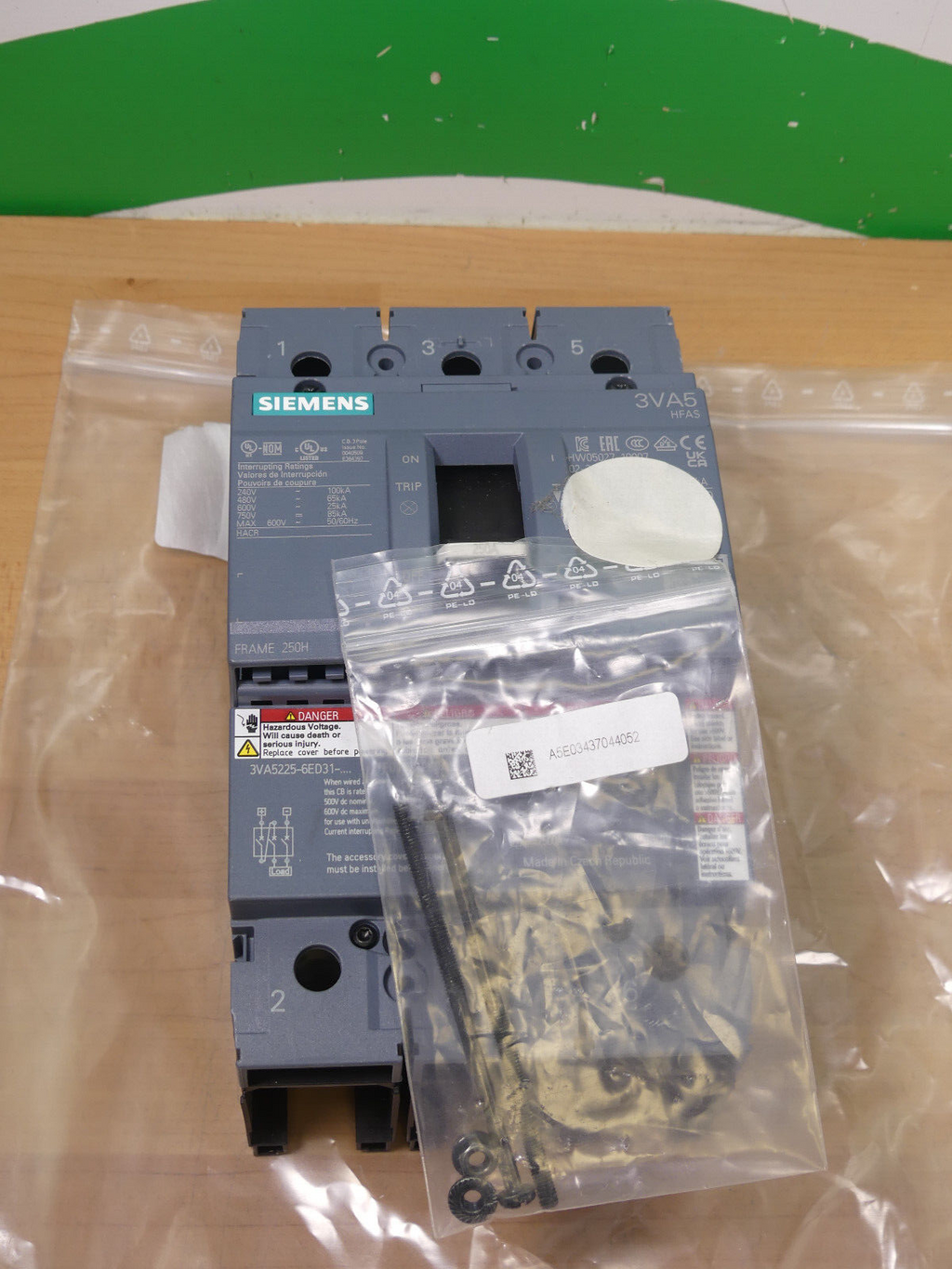 SIEMENS 3VA5225-6ED31-0AA0