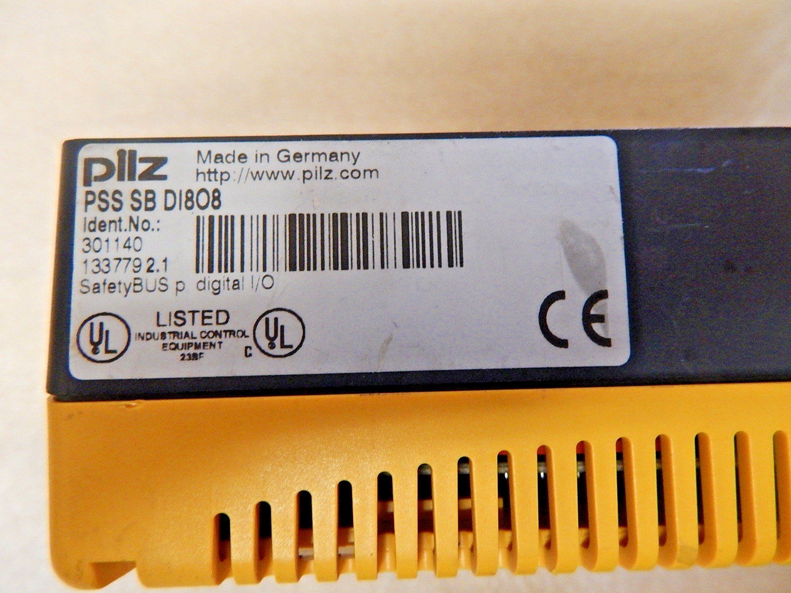 Pilz PSS SB DI8O8 SafetyBUS p DIGITAL I/O 301140 Vers.133779 2.1 used