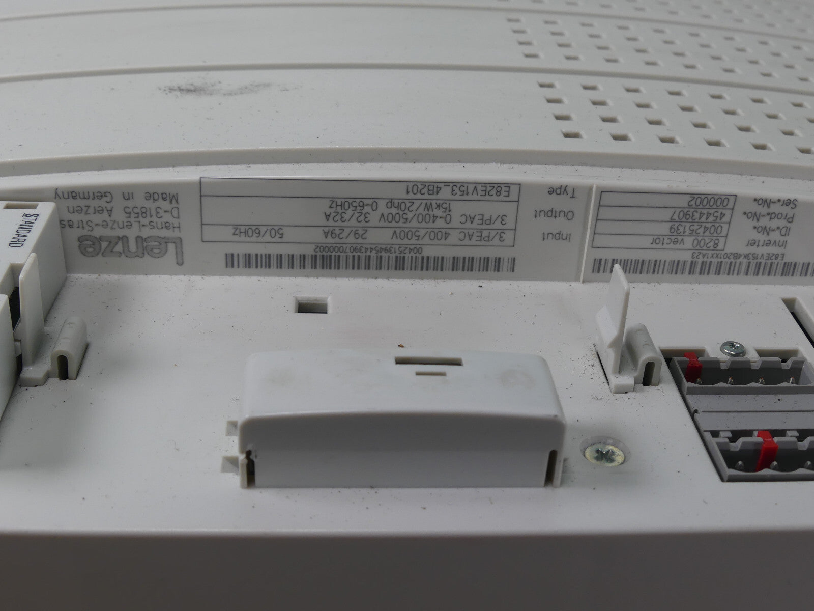 Lenze Frequenzumrichter E82EV153_4B201 + Netzfilter s.Bilder