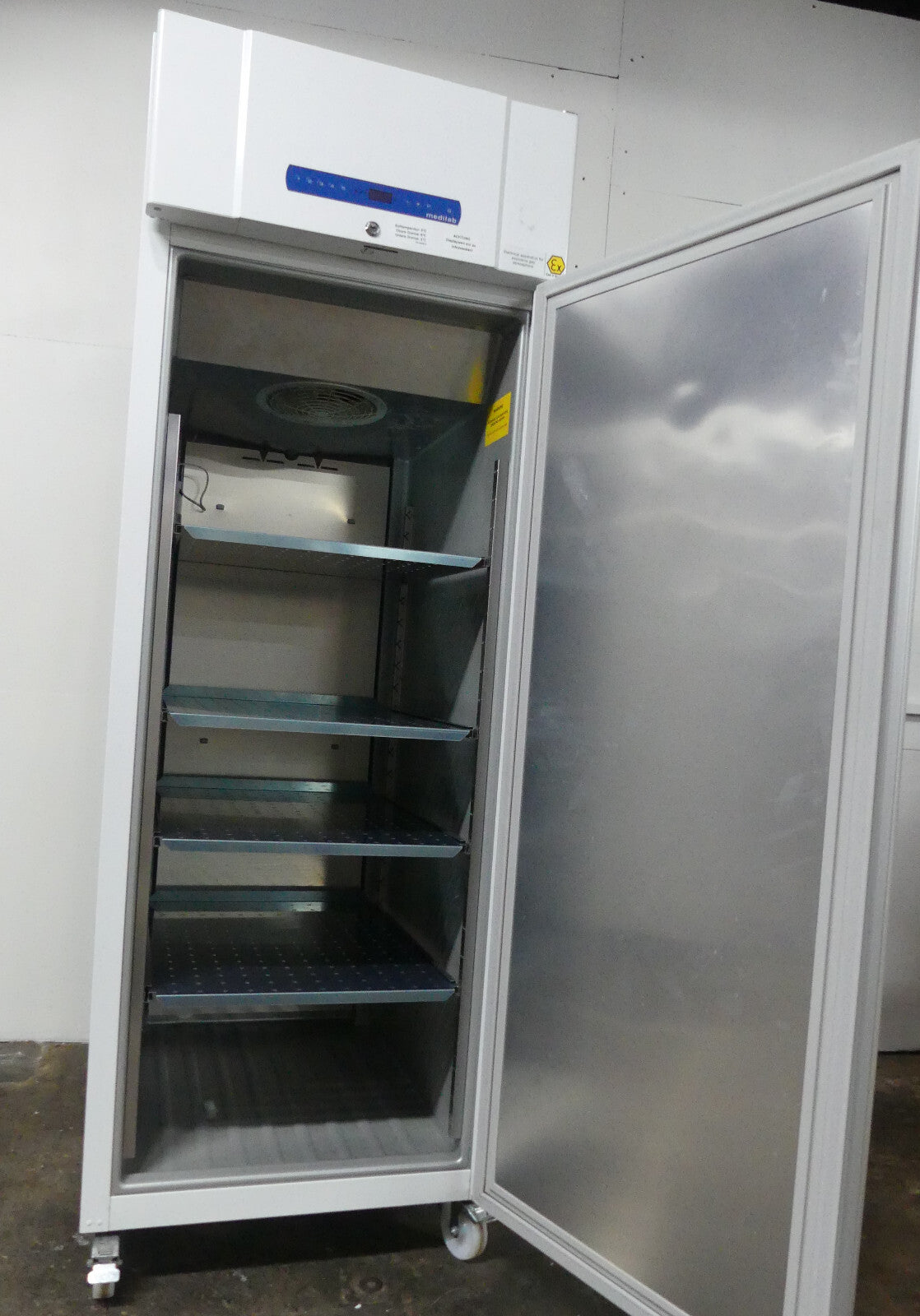 medilab-GRAM Umluft-Kühlschrank  II RR610 LG E 1020304