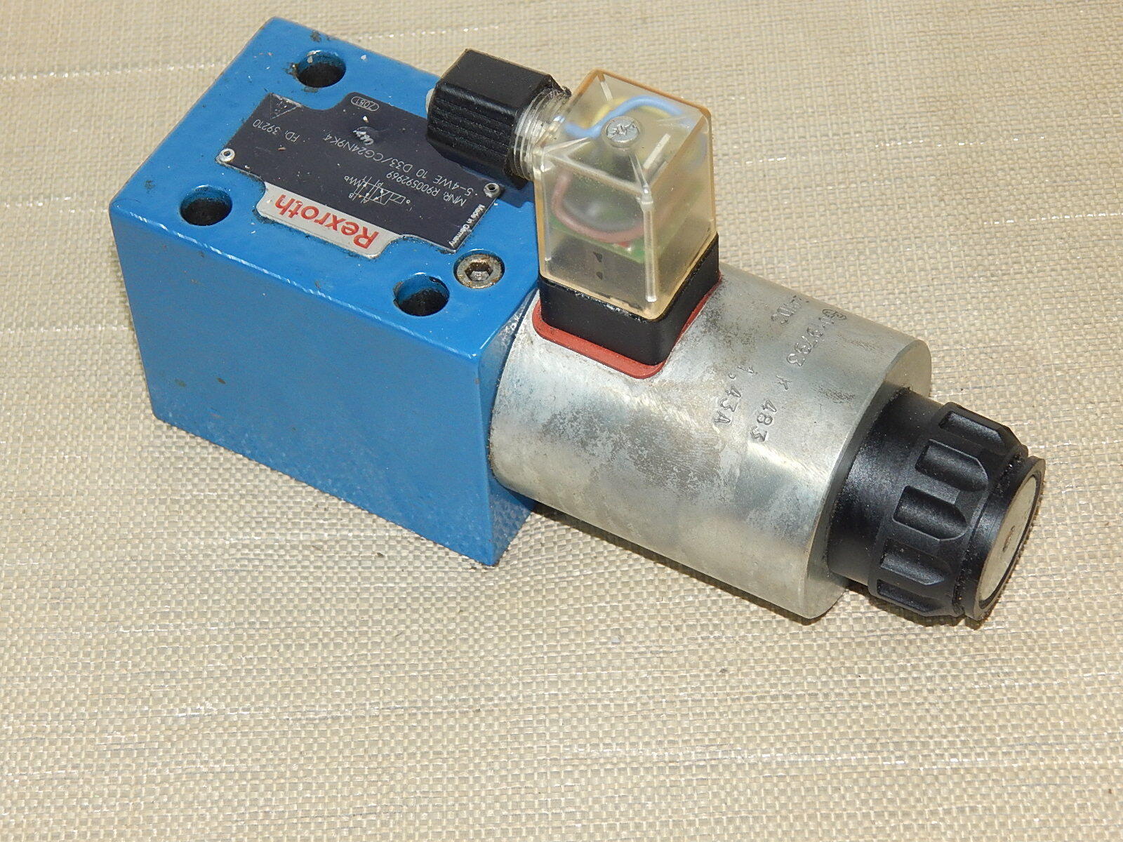 Rexroth  Wegeventil Mengenübersetzer  5-4WE 10 D33/CG24N9K4 Used