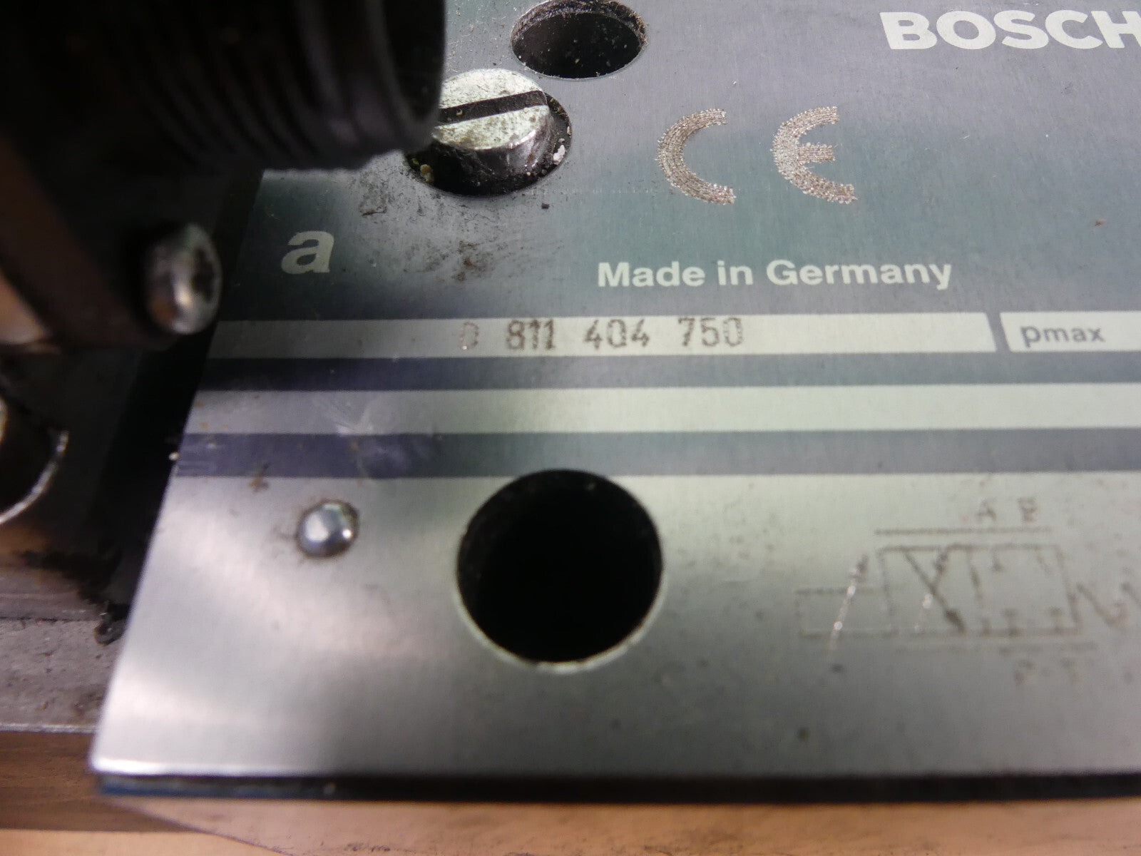 BOSCH Prop. Wegeventil  0 811 404 750  S.Bilder abdeckung beschödigt