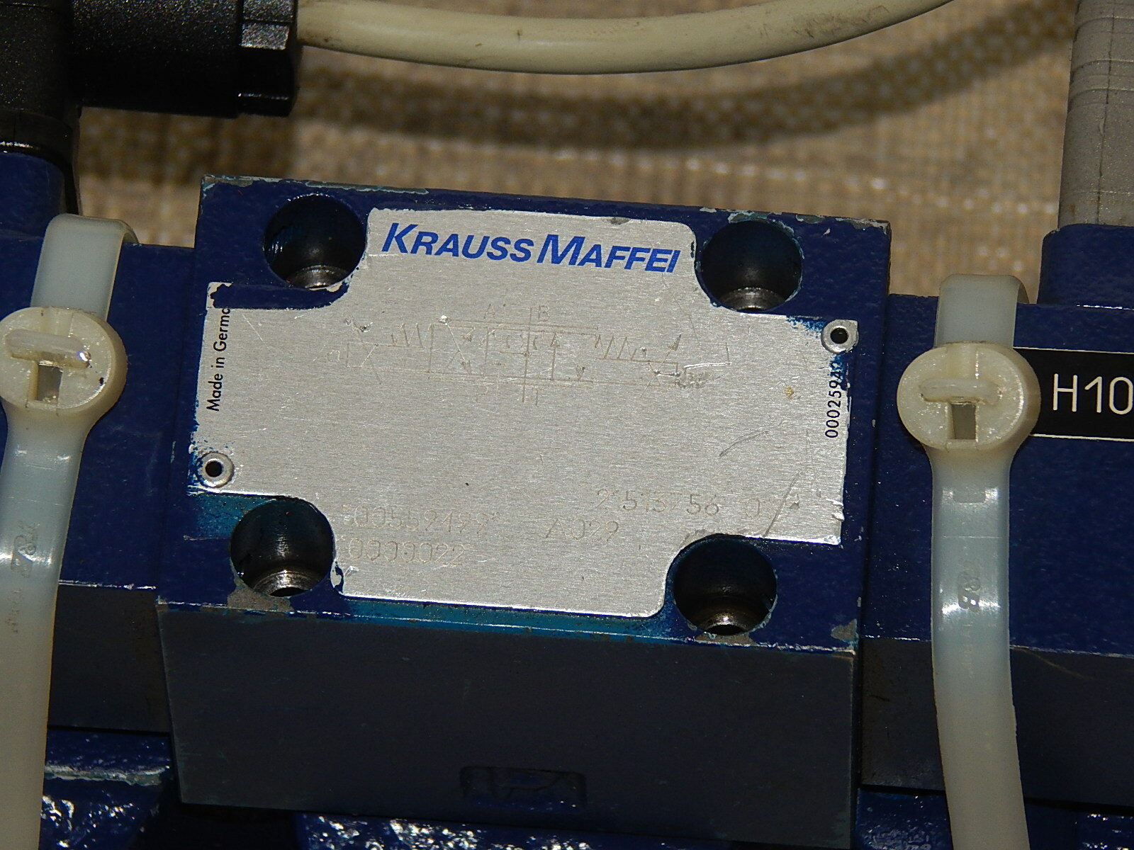 Proportional Ventil H10/11  Krauss Maffei, 5250961,21513756  4x Schrauben fehlen