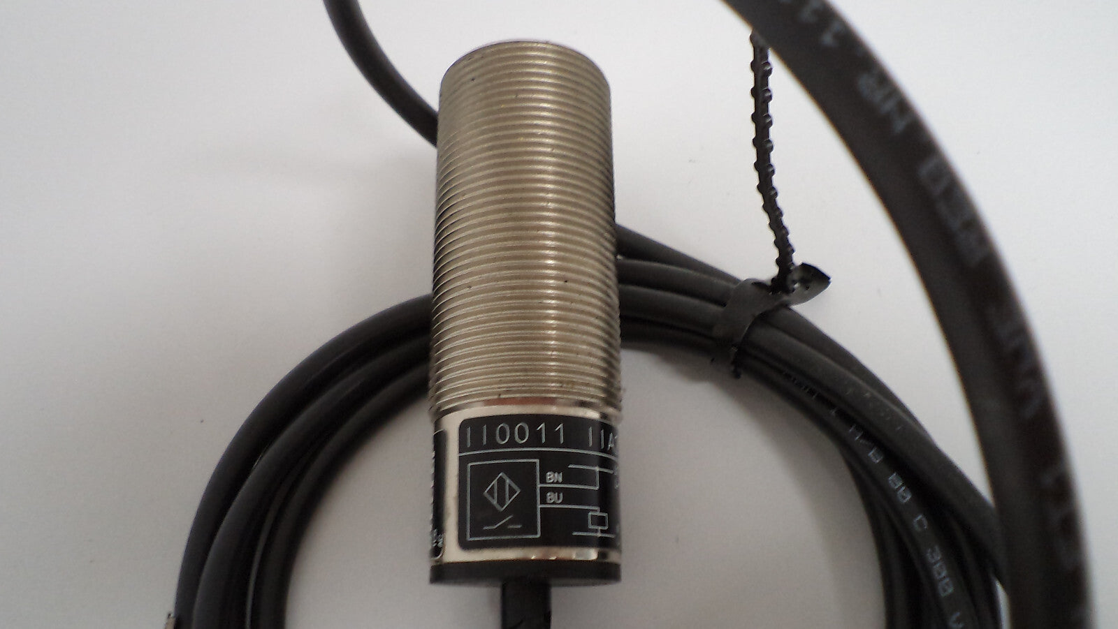 ifm efector induktiver Nährungsschalter II0011 IIA2010-AB0A