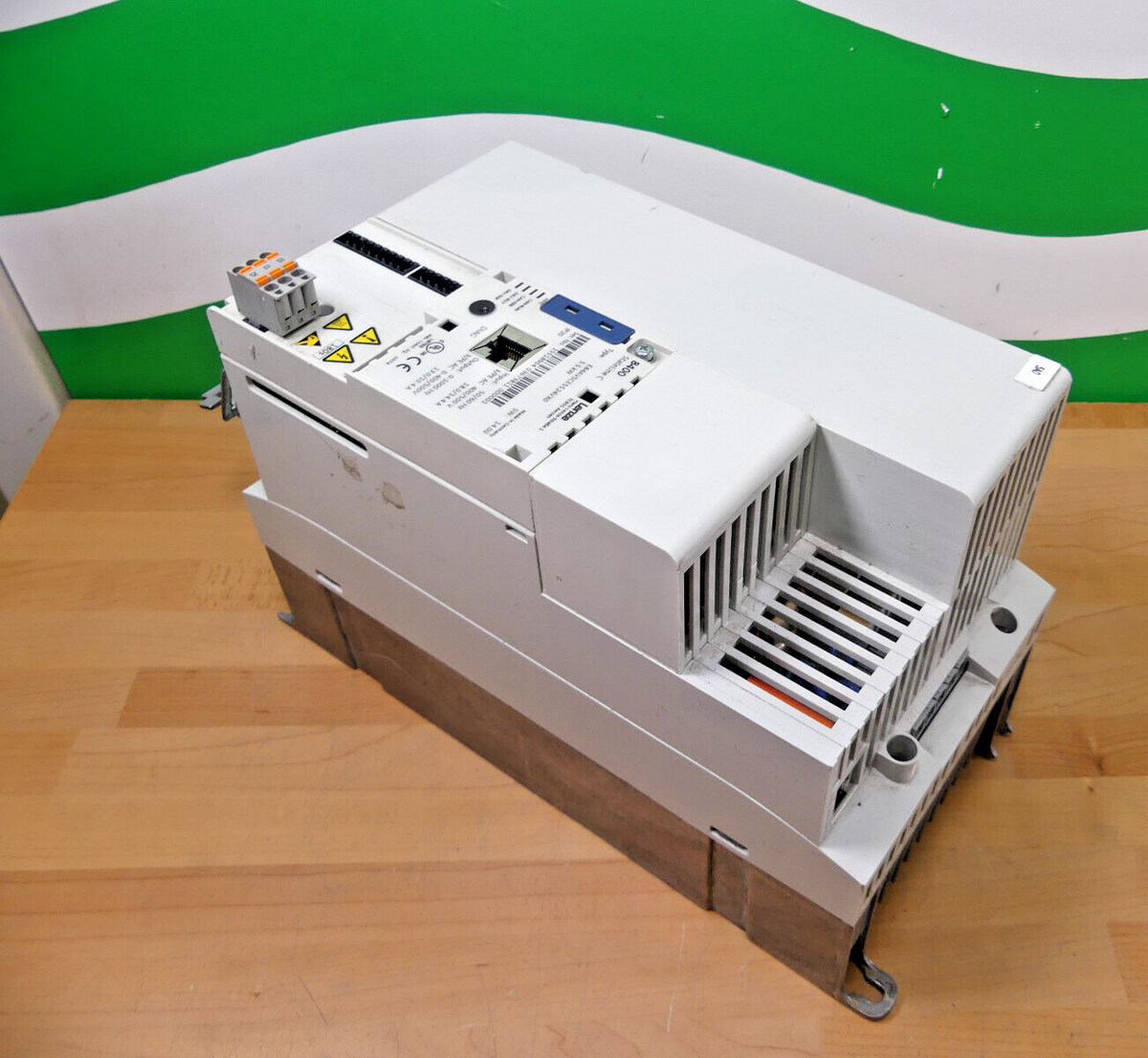 Lenze Inverter Drives 8400 Frequenzumrichter E84AVSCE5524VX0 5,5 kW