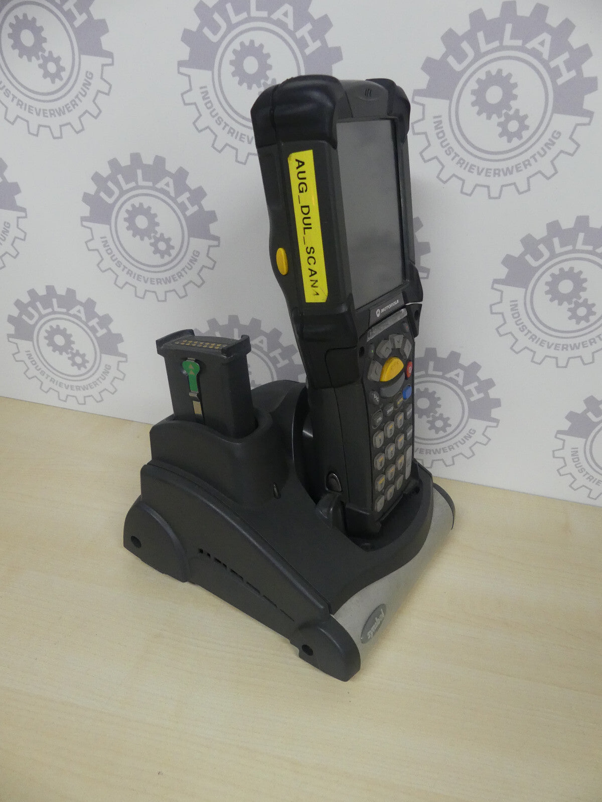 Symbol Technologies MC9090 MC9090-KUOHJFFA6WR + CRD9000-1000 Ladestation