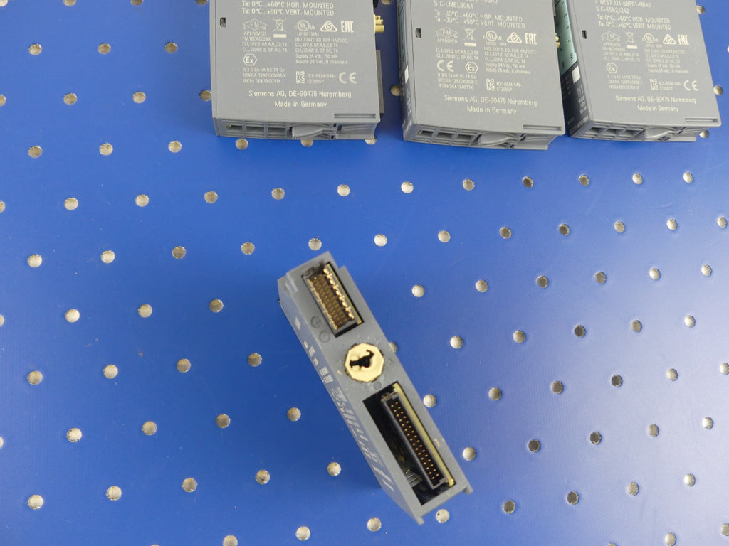 5x SIEMENS 6ES7 131-6BF01-0BA0 Anstecker Beschädigt s.Bilder