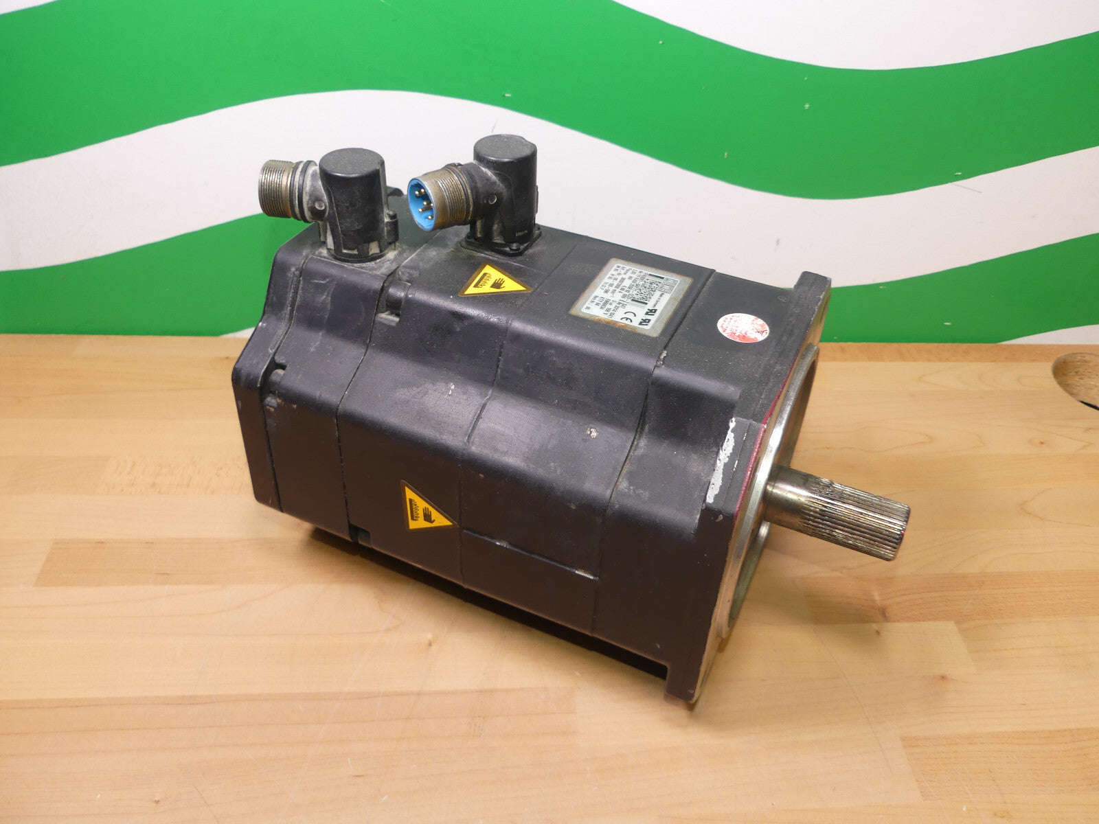 Kuka 1FK6081-6AF71-1ZZ9-Z S47 Servomotor