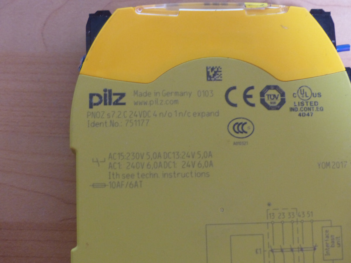 Pilz PNOZ s7.2 C 24VDC 4 n/o 1 n/c Expand Sicherheitsrelais 751177