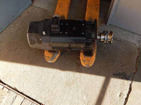 Rexroth 3-Phase Induktions Motor R911321708 MAD130C-0100-SA-M2-BG0-05-R1