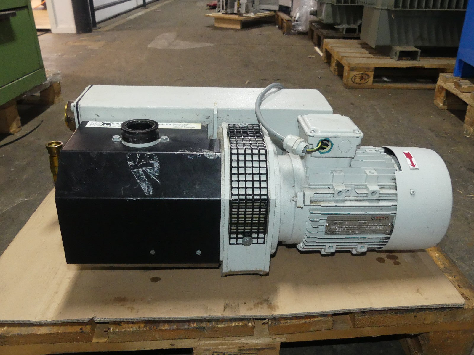 LEYBOLD VACUUM PUMP SV40