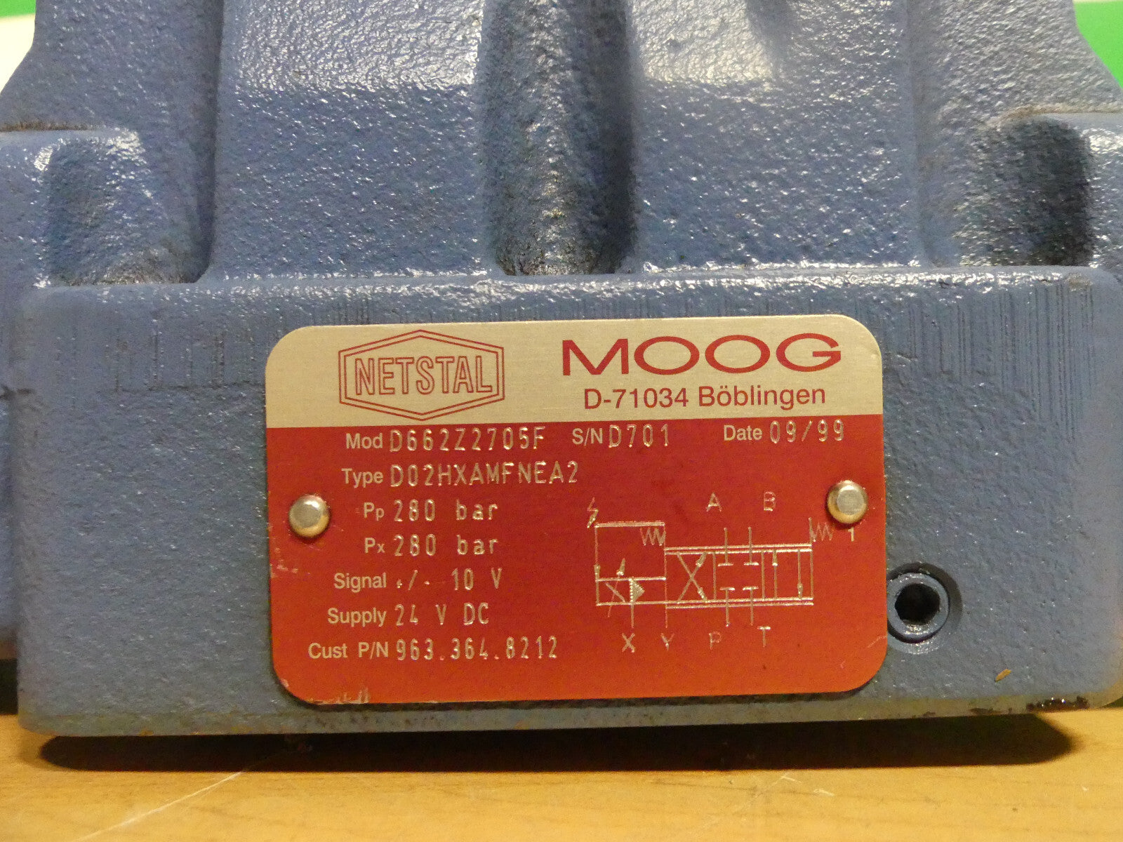 Netstal Moog Servo Ventil D061-814A J09HOAMEHB2  Mod. D662Z2705F / D02HXAMFNEA2