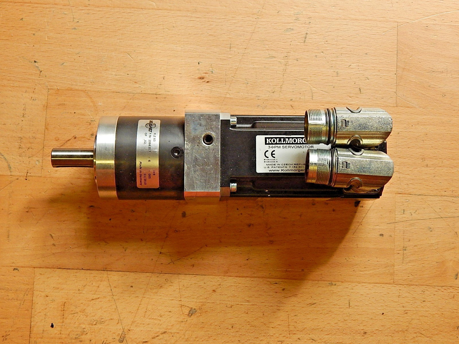 Kollmorgen AKM22E-ANBNR-00 Servomotor Motor + Neugart PLE 60 Getriebe i=9 Used