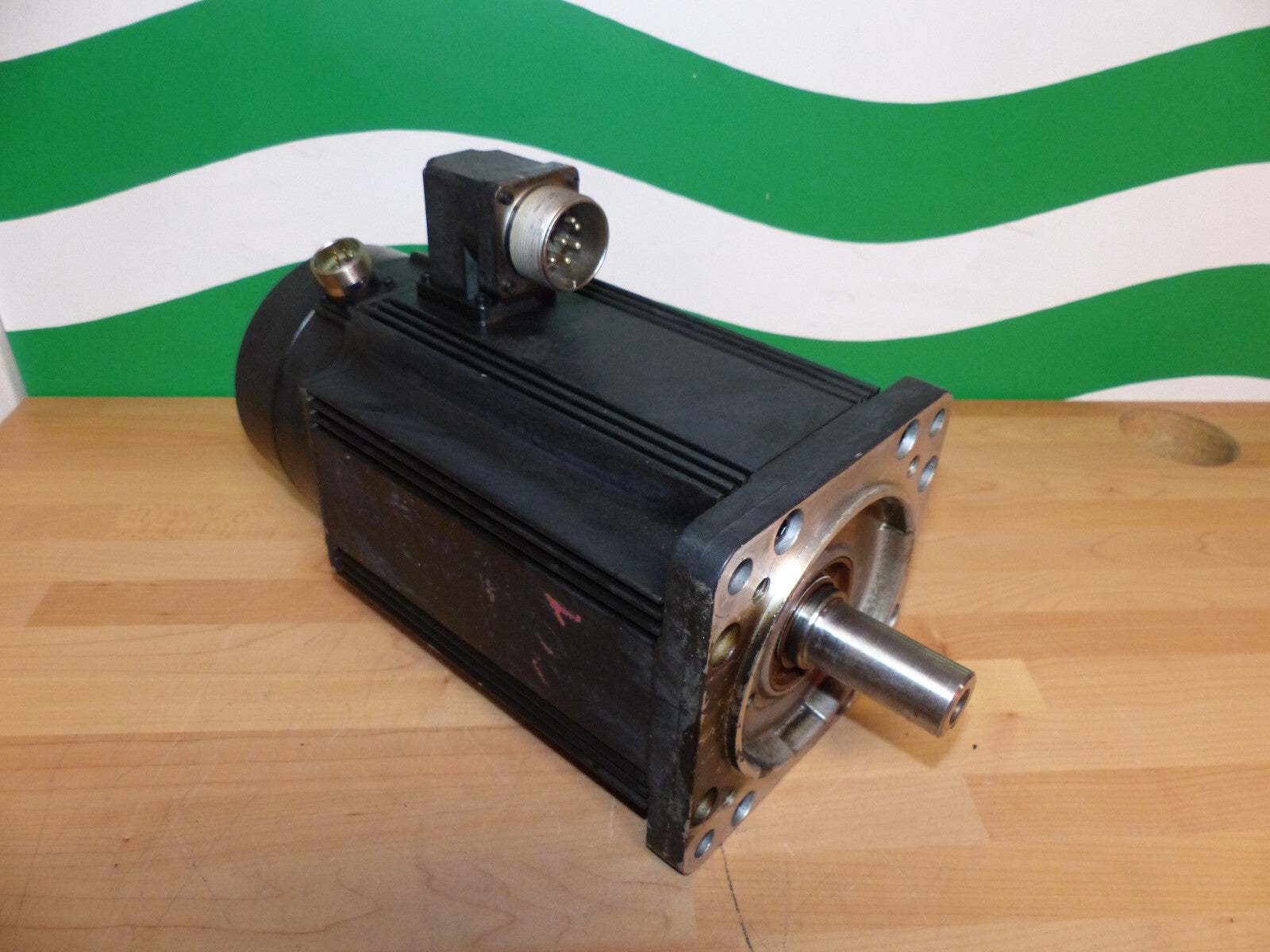 Rexroth Indramat Servomotor  MAC093-0-WS-2-C/110-A-0/S005 used