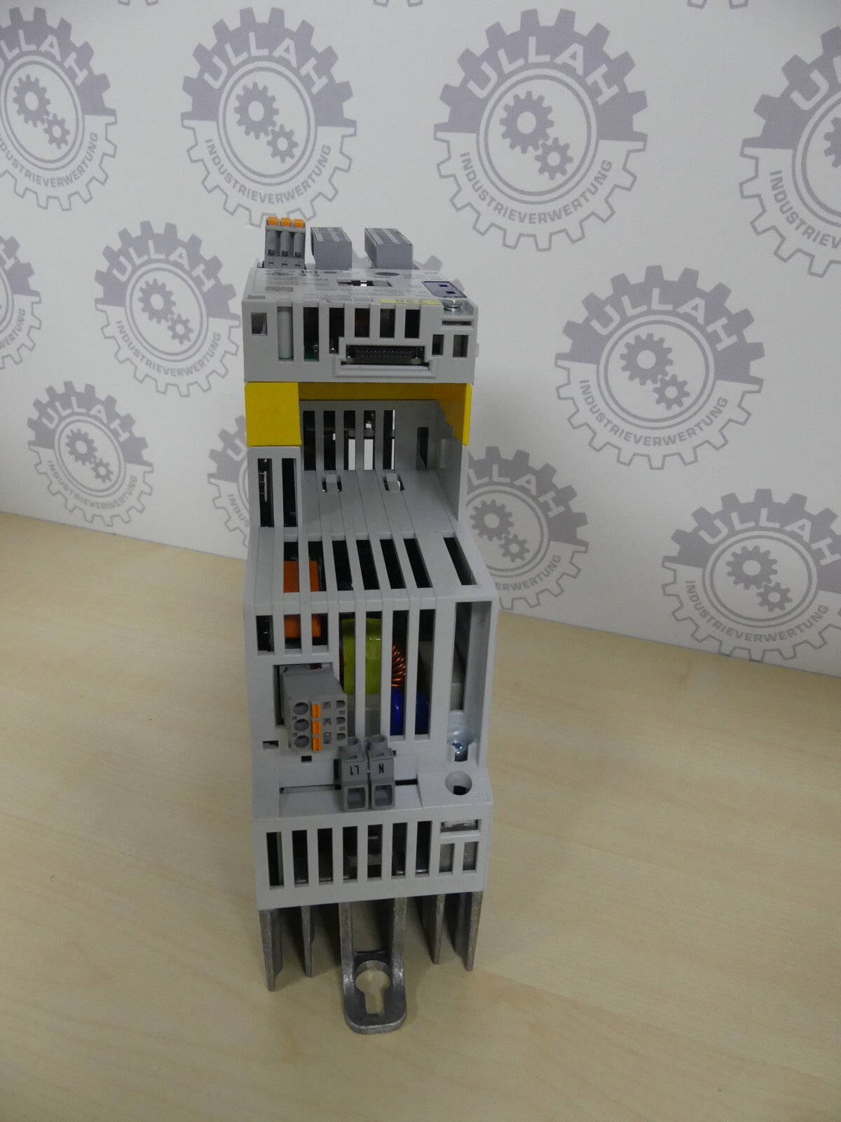 Lenze 8400 HighLine C E84AVHCE5512SB0 Umrichter