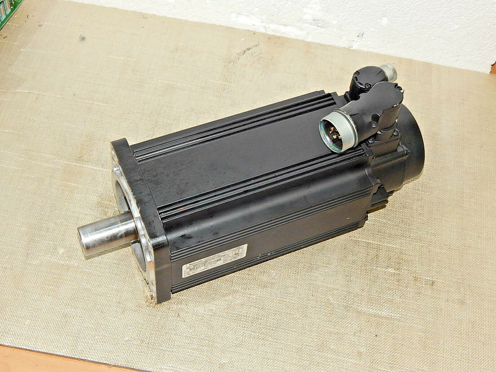 Rexroth 3~Phase Permanent Magnet Motor  MSK071D-0450-NN-M2-UG0-RNNN  used 