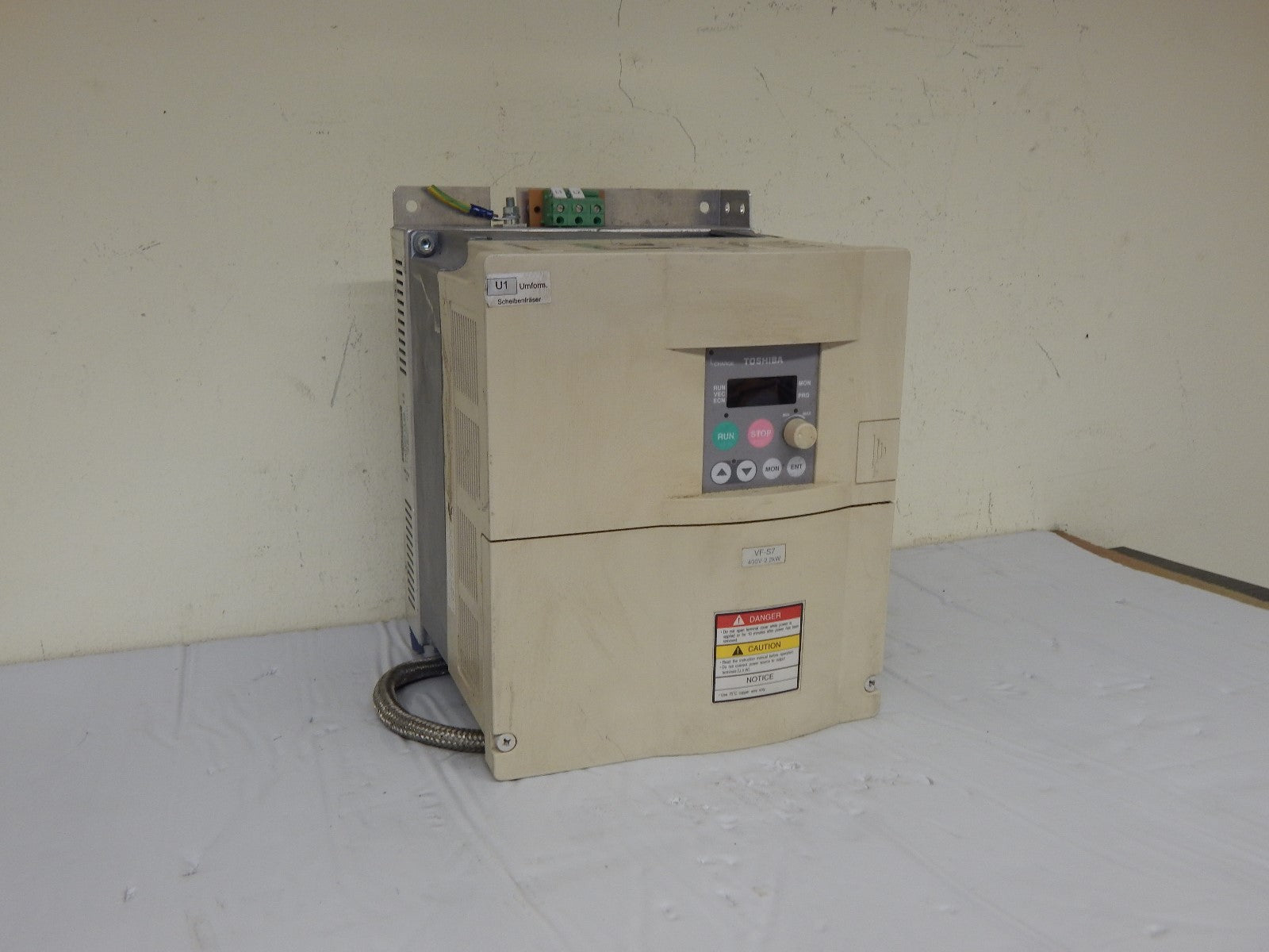 Toshiba FORM VFS7-4022PY-EU Frequenzumrichter Inverter 4,kVA  Used
