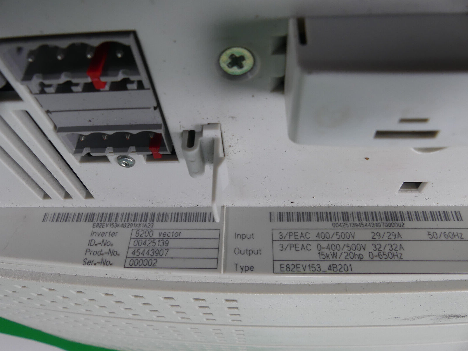 Lenze Frequenzumrichter E82EV153_4B201 + Netzfilter s.Bilder