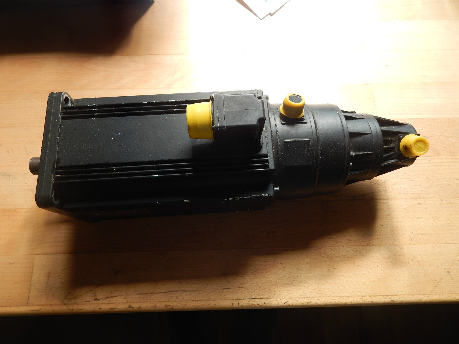 INDRAMAT Servomotor MAC090B-0-PD-4-C/110-A-0/WI522LV