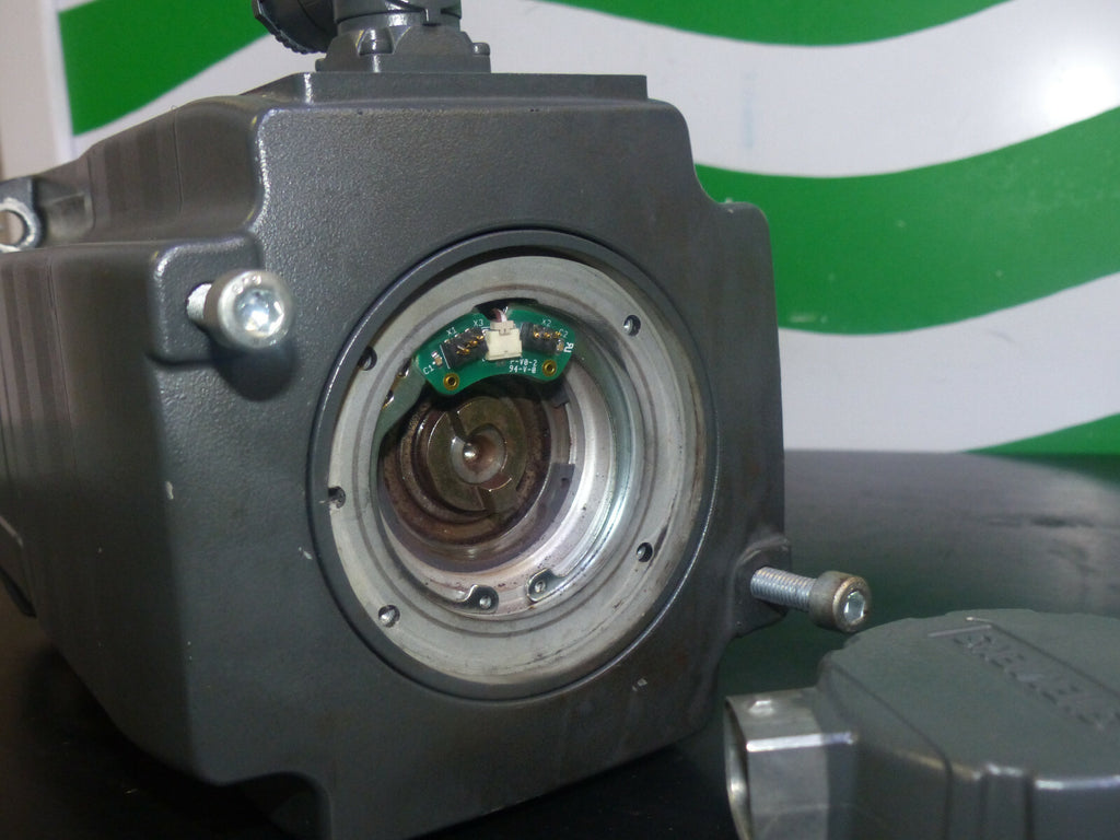  Siemens Servomotor  1FK7083-2AF71-1CH1 used