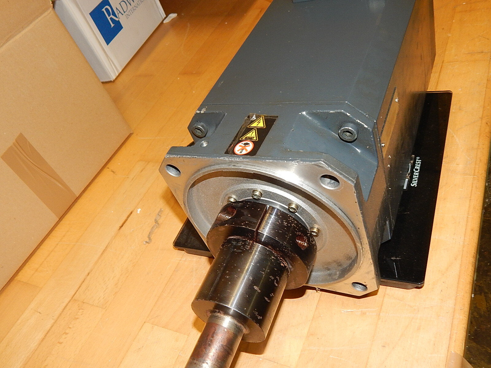 SIEMENS 3~BRUSHLESS-SERVOMOTOR   1FT6105 -8AF71 -1EH1 Used