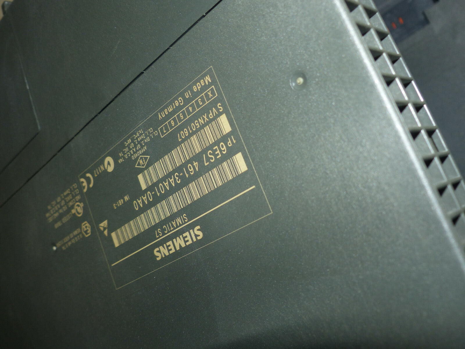 Siemens 6ES7 461-3AA01-0AA0 (Schraube beschädigt) + 6ES7 422-1BL00-0AA0 