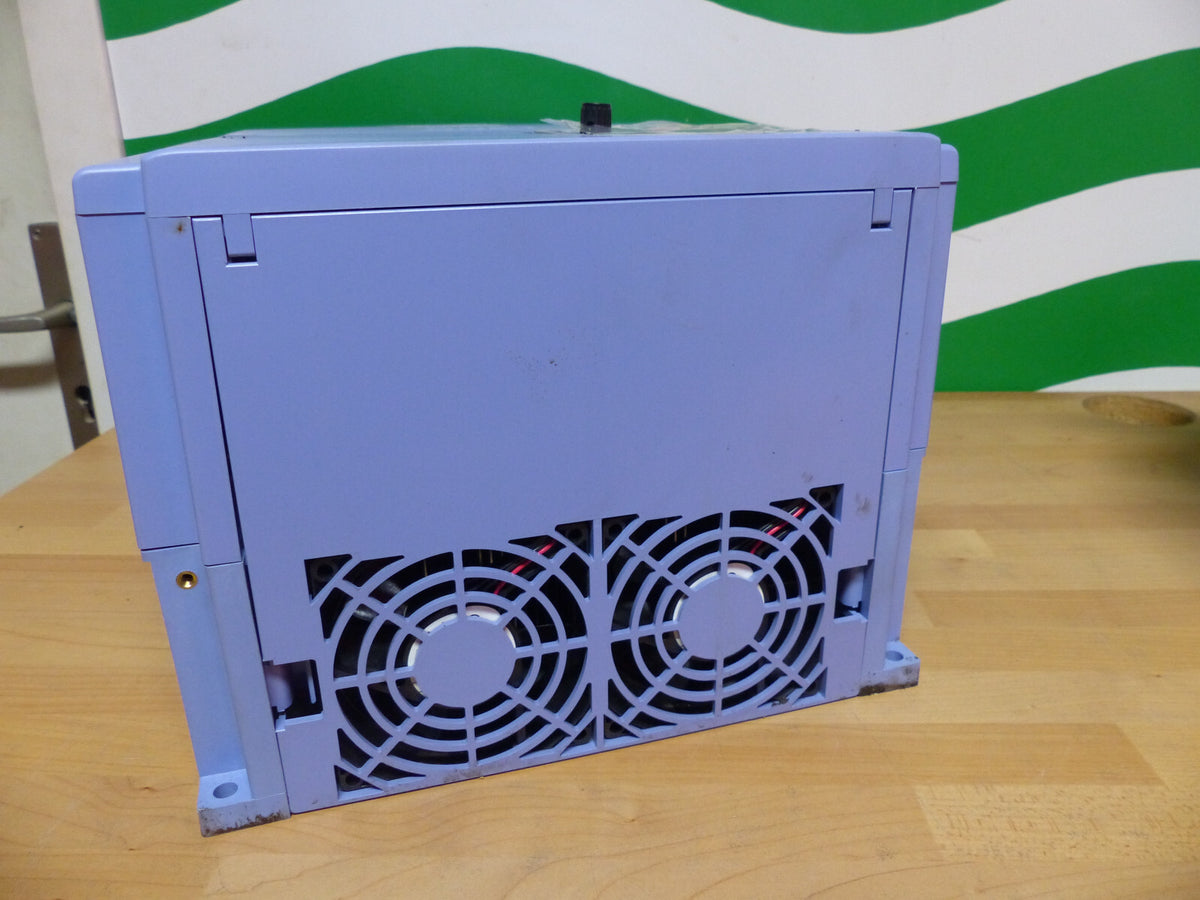 HITACHI  L300P-220HFE2  22KW DEFEKT !