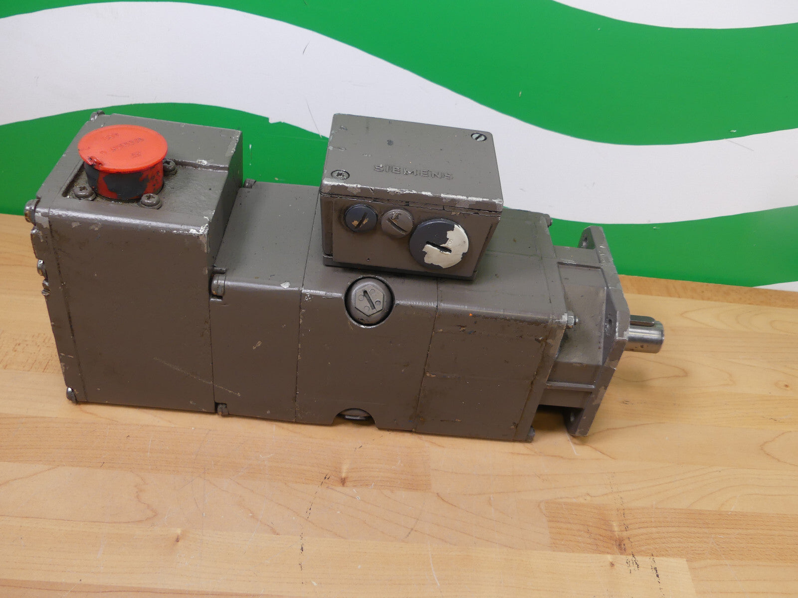Siemens Permanent Magnet Motor 1HU5040-0AC01-Z    1HU5 040-0AC01-Z
