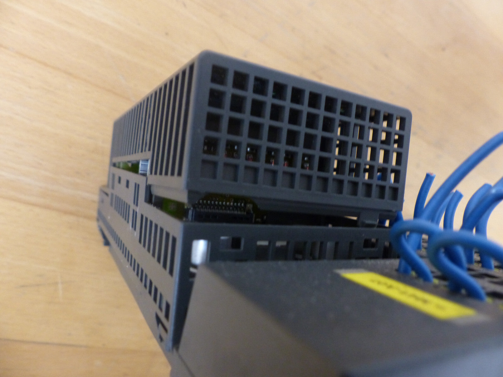 SIEMENS ET 200L  DI 32XDC24V 131-1BL01-0XB0 LEICHT BESCHÄDIGT, S.BILDER