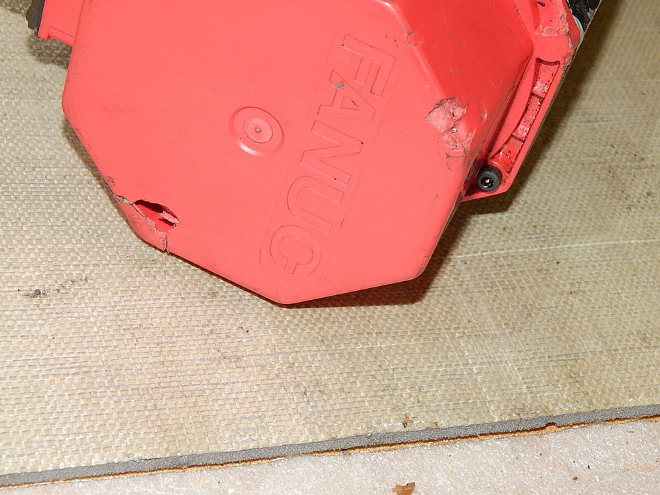 Fanuc AC Servo Motor 06/3000 A06B-0128-B675 #7075 Used, Deckel leicht gebrochen